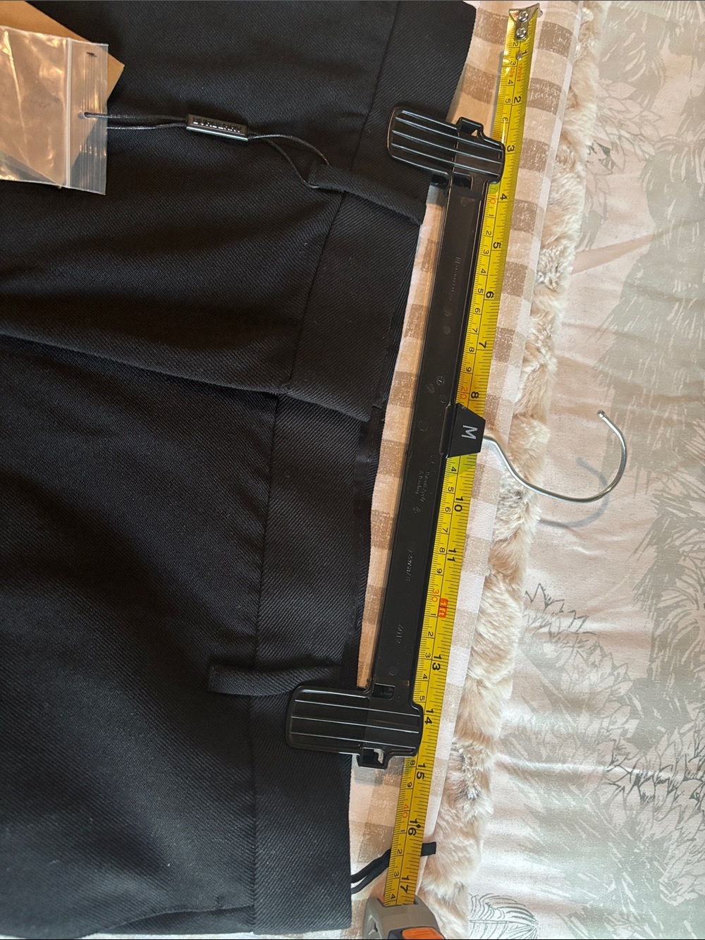 Burberry Wool Black Cropped Dress Pants for Women - Picture 6 of 12